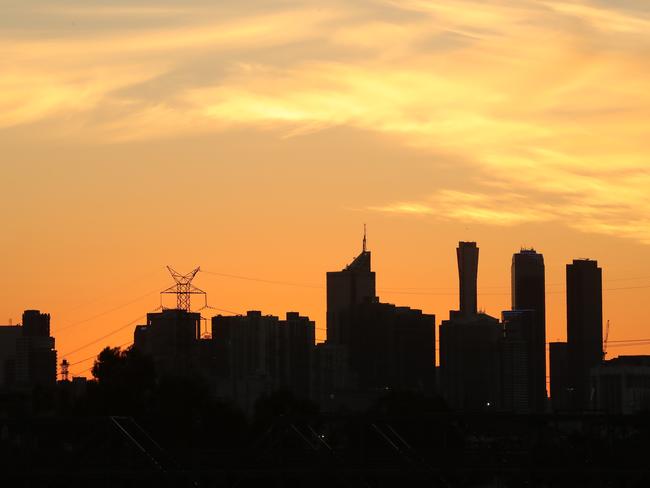 6AM: The sun rises over Footscray ahead of a scorcher in Melbourne. Picture: David Crosling.