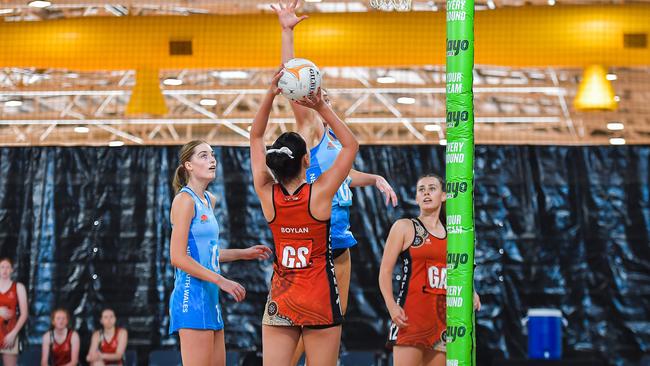 NT‘s Hinemoa Boylan Shoots for goal against NSW in the 2023 National Netball Championships. Picture: Pema Tamang Pakhrin Picture: PEMA TAMANG Pakhrin