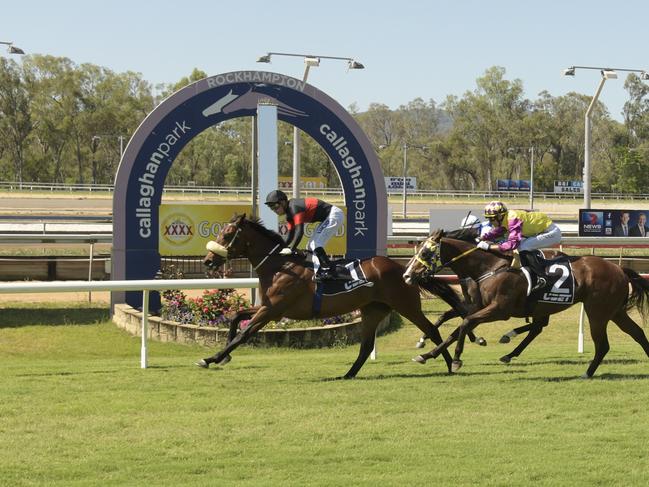 Crowd allowed back for feature race day