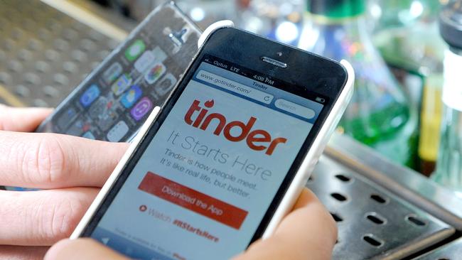 police-warn-of-the-dangers-of-teens-using-tinder-sex-predators-could