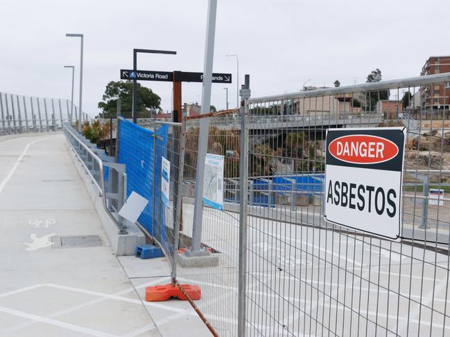 Asbestos has now been found in mulch at 21 sites across Sydney. Picture by Max Mason-Hubers