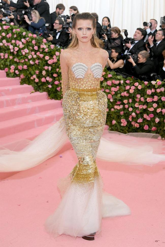 Abbey Lee attends the 2019 Met Gala.