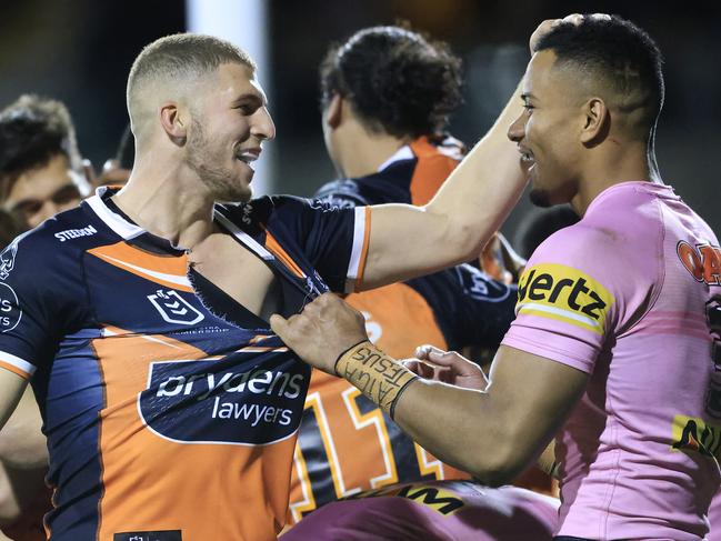 SYDNEY, AUSTRALIA - JUNE 04: The Tigers celebrate a Stefano Utoikamanu try during the round 13 NRL match between the Wests Tigers and the Penrith Panthers at Leichhardt Oval, on June 04, 2021, in Sydney, Australia. (Photo by Mark Evans/Getty Images)