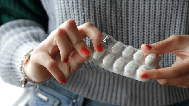 More than 200 people are hospitalised with liver damage each year in Australia, and according to the review, there were around 40 – 50 deaths from paracetamol poisoning between 2007 and 2020. Image: Getty