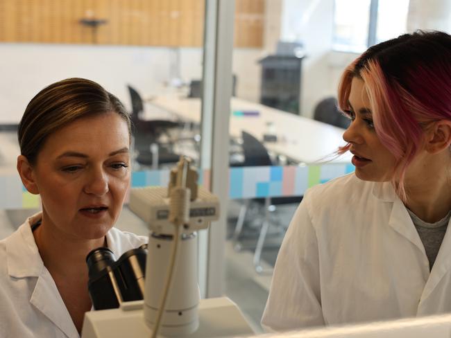 Dr Maree Bilandzic (left) and Dr Amy Wilson from the Hudson Institute of Medical Research. Image: Supplied.