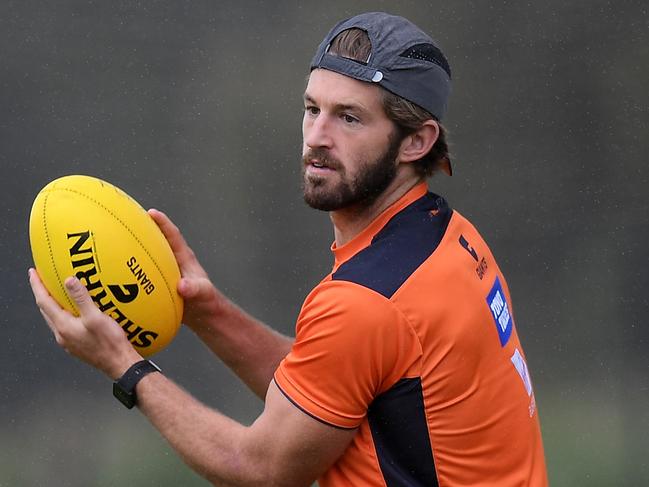 GWS Giants player Callan Ward takes part in a training session at WestConnex Centre in Sydney, Tuesday, April 2, 2019. (AAP Image/Dan Himbrechts) NO ARCHIVING