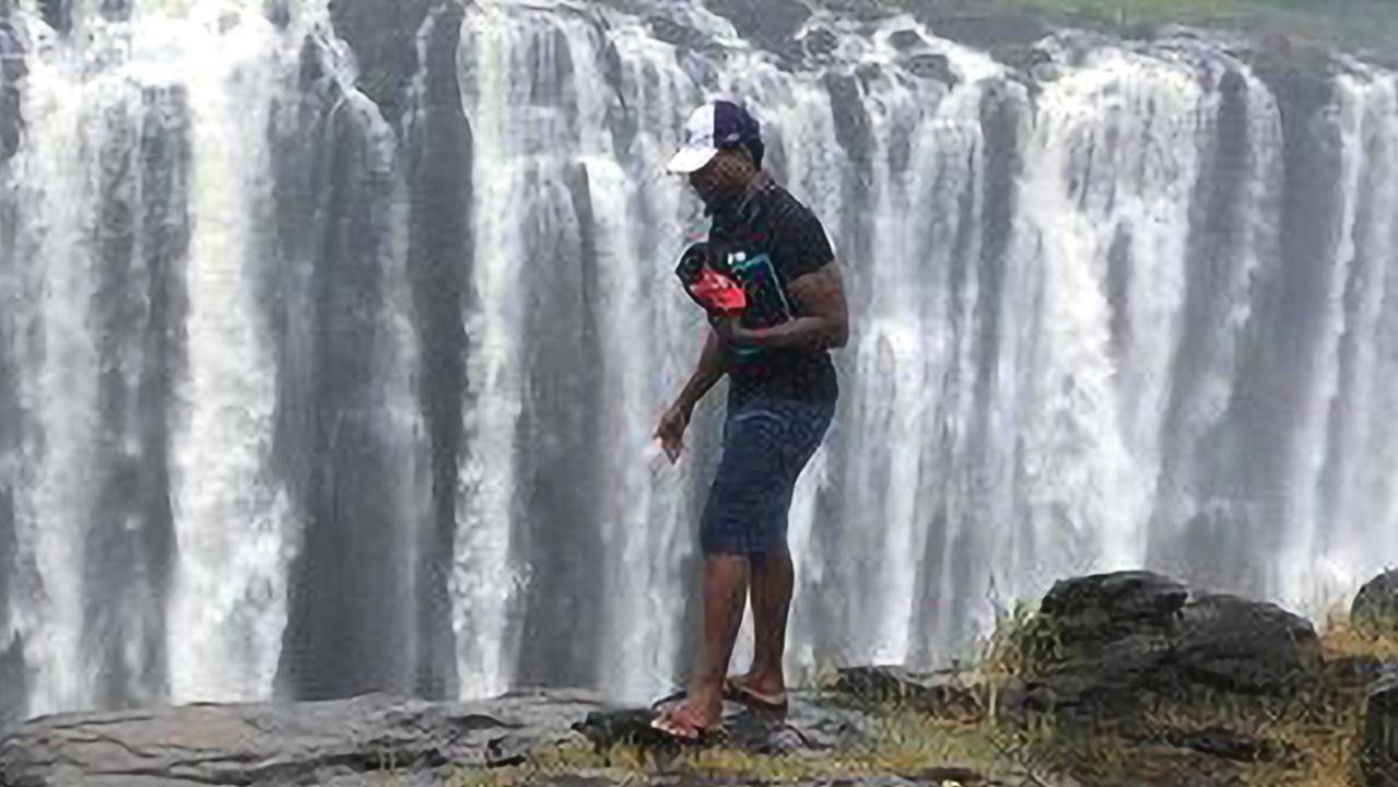 tourist dies at victoria falls