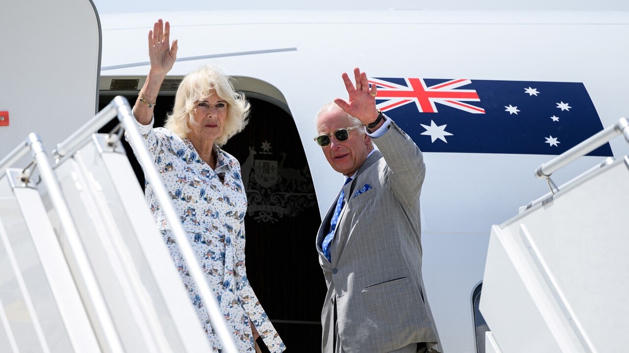 King and Queen wave farewell as they depart Australia