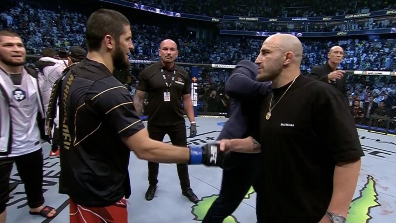 Alex Volkanovski (right) agrees to fight Islam Makhachev.