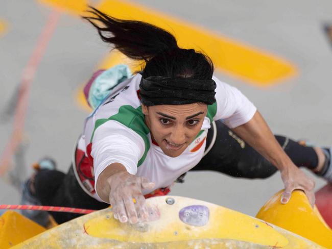 TOPSHOT - A handout picture provided by the International Federation of Sport Climbing (IFSC) shows Iranian climber Elnaz Rekabi competing during the women boulder finals of the Asian Championships of the IFSC in Seoul, South Korea. - Alarm grew on October 18, 2022 over the wellbeing of Iranian sports climber Elnaz Rekabi after she competed at an event in South Korea without a hijab in what some saw as a gesture of solidarity with the women-led protests at home. Rekabi, 33, in her first comment since the event on October 16 apologised on Instagram for the "concerns" caused and insisted that her bare-headed appearance had been "unintentional". She had come fourth representing Iran in the boulder and lead combined event at the Asian Championships in Seoul. (Photo by Rhea KANG / INTERNATIONAL FEDERATION OF SPORT CLIMBING / AFP) / == RESTRICTED TO EDITORIAL USE - MANDATORY CREDIT "AFP PHOTO / HO /International Federation of Sport Climbing" - NO MARKETING NO ADVERTISING CAMPAIGNS - DISTRIBUTED AS A SERVICE TO CLIENTS ==