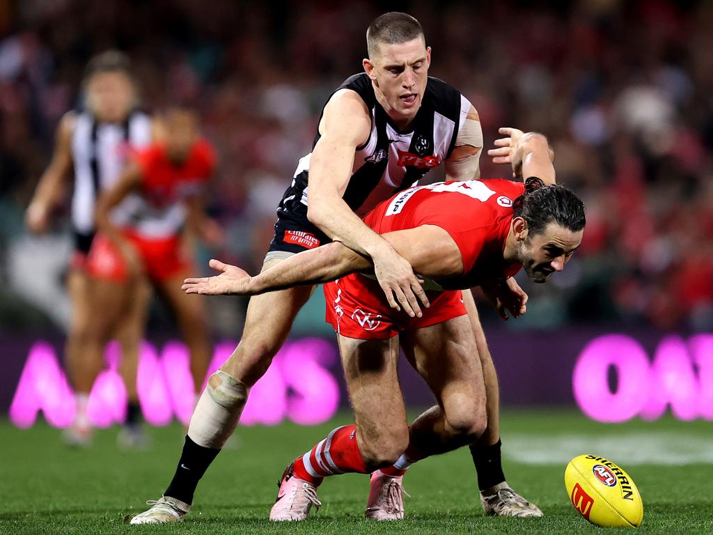 Brodie Grundy and Darcy Cameron battle. Picture: Brendon Thorne/AFL Photos/via Getty Images