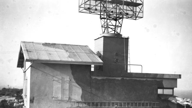 The ShD radar at North Head in 1944. Photo Australian War Memorial AWM081430