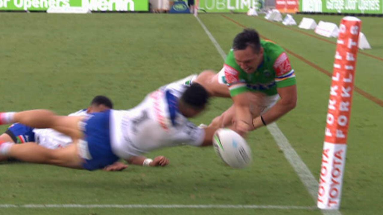 Roger Tuivasa-Sheck knocks the ball out of Jordan Rapana's hands to win the game.