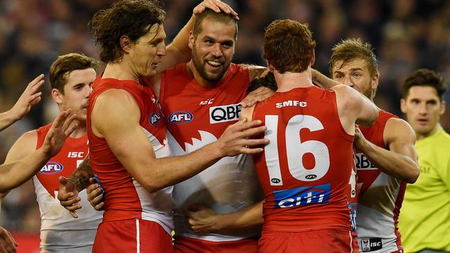 Lance Franklin celebrates with teammates after qualifying for the Grand Final.
