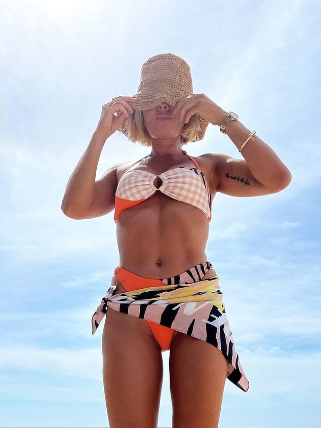 She showed off her washboard abs while posing up a storm on a Sydney beach. Picture: Instagram/PipEdwards