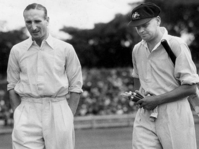 |Moments in Time| liftout. Aust cricketer Bill Woodfull (r) on pitch at Adelaide with England caption Douglas Jardine during Australia vs England (Bodyline series) test match 16 Jan 1933. cricket historical 1930s