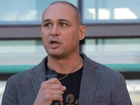 Voice campaigner Thomas Mayo seen speaking to workers at a Canberra construction site.