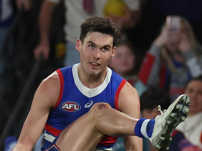 Sam Darcy of the Bulldogs kicks for goal. (Photo by Daniel Pockett/Getty Images)