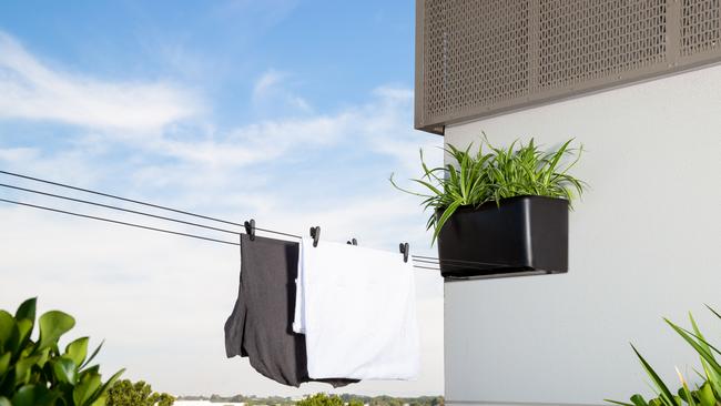 Hills Planter Retracting Clothesline