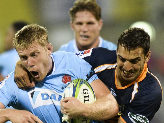 Tom Staniforth of the Waratahs (left) is tackled by Rory Arnold of the Brumbies during the Round 7 Super Rugby match between the Brumbies and the NSW Waratahs at GIO Stadium in Canberra, Saturday, March 31, 2018. (AAP Image/Rohan Thomson) NO ARCHIVING, EDITORIAL USE ONLY