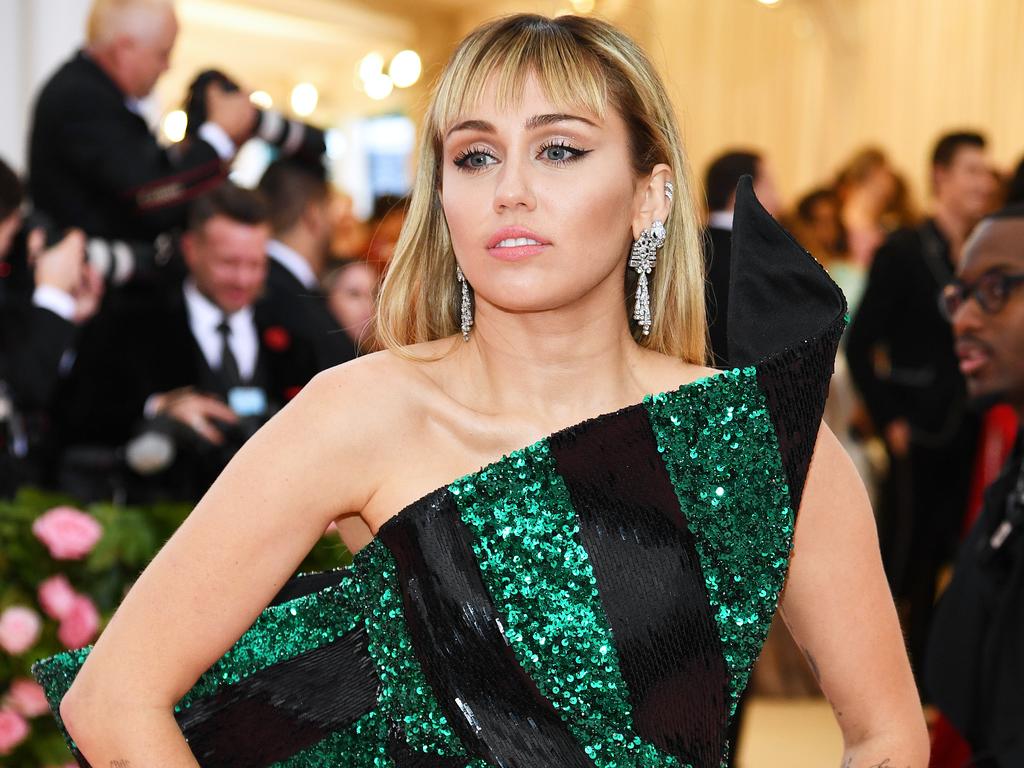 Miley Cyrus Speaks Out About Fan Who Grabbed And Tried To Kiss Her ...