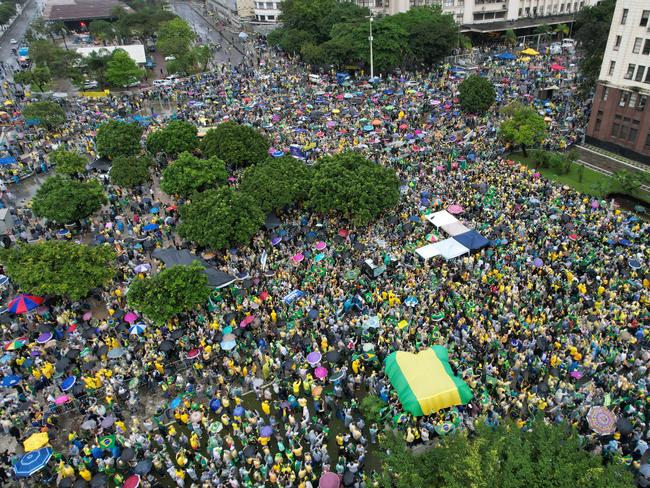 RIO DE JANEIRO, BRAZIL - NOVEMBER 02: Aerial view of supporters of Jair Bolsonaro during a demostration in support of President of Brazil Bolsonaro and against election results in front of the Eastern Military Command building on November 2, 2022 in Rio de Janeiro, Brazil. Although Bolsonaro accepted Lula's win in the presidential runoff, supporters continue to block roads and demonstrate in several states. (Photo by Wagner Meier/Getty Images)