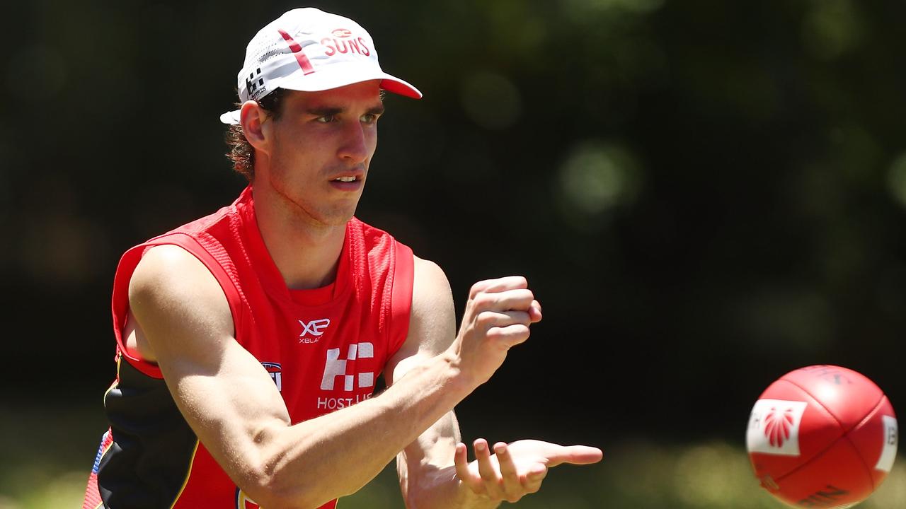 Ben King handballs during a training session at the Suns.