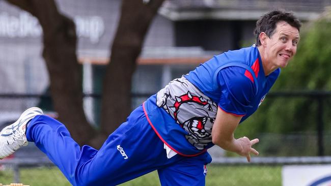 Bryce McGain bowling for Mornington. Picture: Alan Dillon