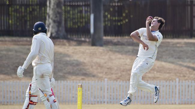 Andre Odendaal bowls for Highfields-Railways. Picture: Nev Madsen