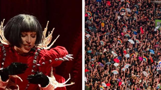 Lady Gaga split thumb