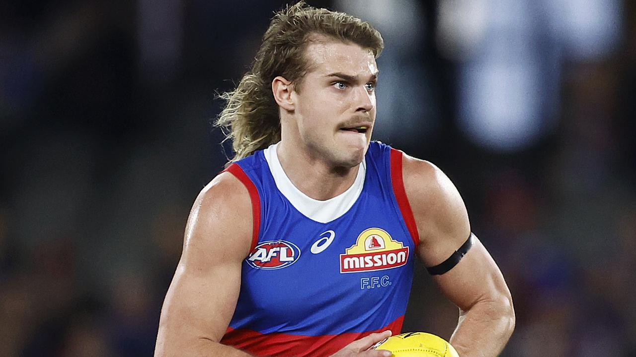 MELBOURNE, AUSTRALIA - AUGUST 20: Bailey Smith of the Bulldogs zlpduring the round 23 AFL match between Western Bulldogs and West Coast Eagles at Marvel Stadium, on August 20, 2023, in Melbourne, Australia. (Photo by Daniel Pockett/Getty Images)