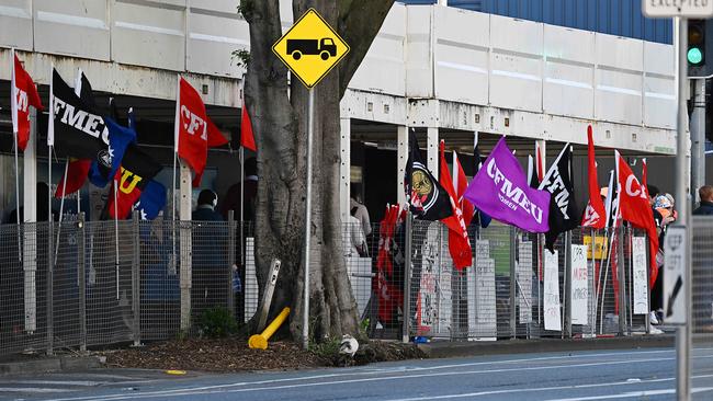 17/7/2024: CFMEU union members man picket lines at Cross River Rail sites in Roma St , in Brisbane. pic: Lyndon Mechielsen/Courier Mail