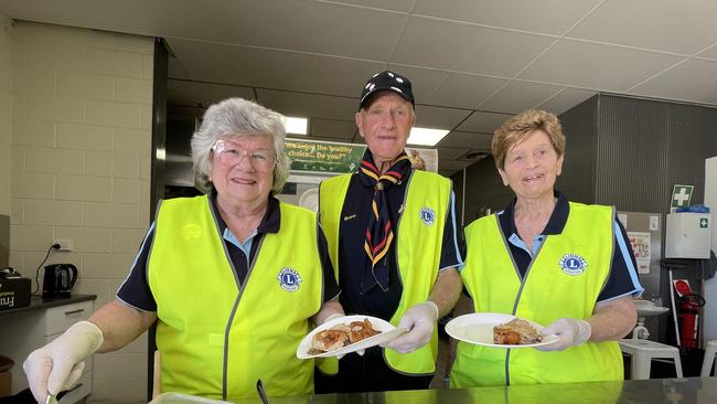 Marion Martin and Bruce and Judy Harris volunteer to serve meals at the Mannum emergency relief centre. Photo: Dylan Hogarth