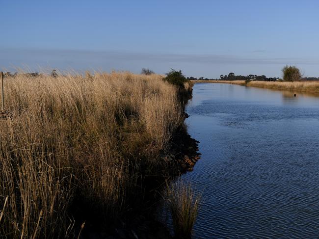 Farmland surrounds the Waranga Western Channel in Rochester, Wednesday, May 3, 2017. (AAP Image/Tracey Nearmy) NO ARCHIVING