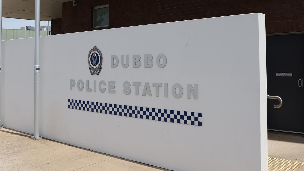 Trio stabbed on footpath in early morning attack: police