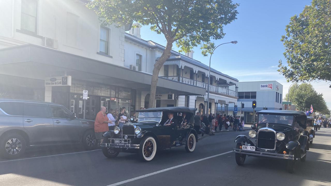 Mount Gambier Anzac Day 2022. The Mount Gambier Anzac Day march. Picture: Arj Ganesan