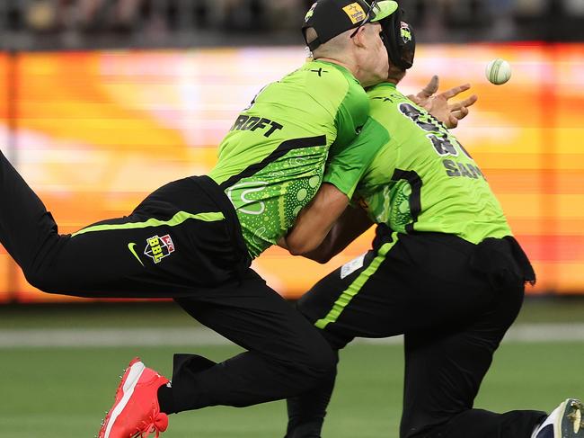 PERTH, AUSTRALIA - JANUARY 03: Cameron Bancroft and Daniel Sams of the Thunder collide while attempting to catch the ball during the BBL match between Perth Scorchers and Sydney Thunder at Optus Stadium, on January 03, 2025, in Perth, Australia. (Photo by Paul Kane/Getty Images)