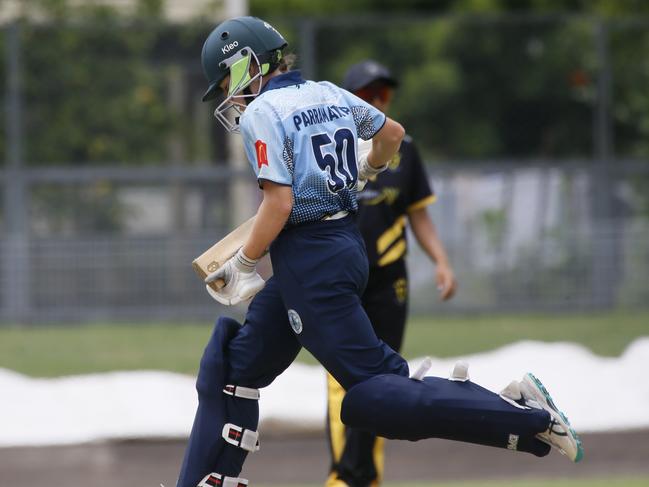 Kleo Hendry cruises between the wickets. Picture Warren Gannon Photography