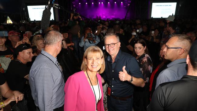 Labor leader Anthony Albanese and the Labor member for Richmond Justine Elliot give the thumbs up at Bluesfest. Picture: Toby Zerna