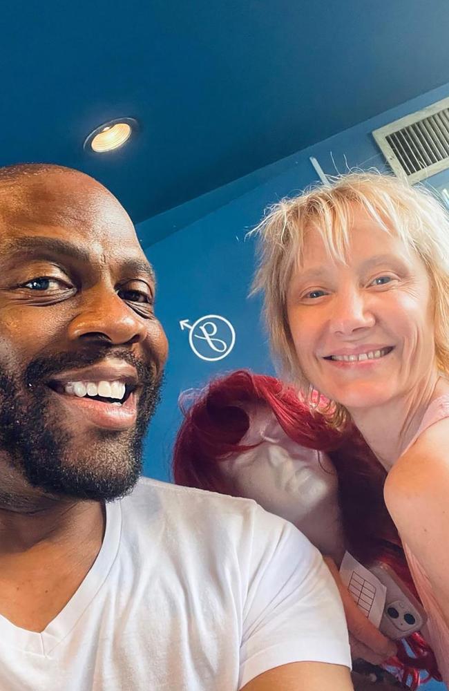 Heche posed for a selfie at a hair salon before getting in her car.