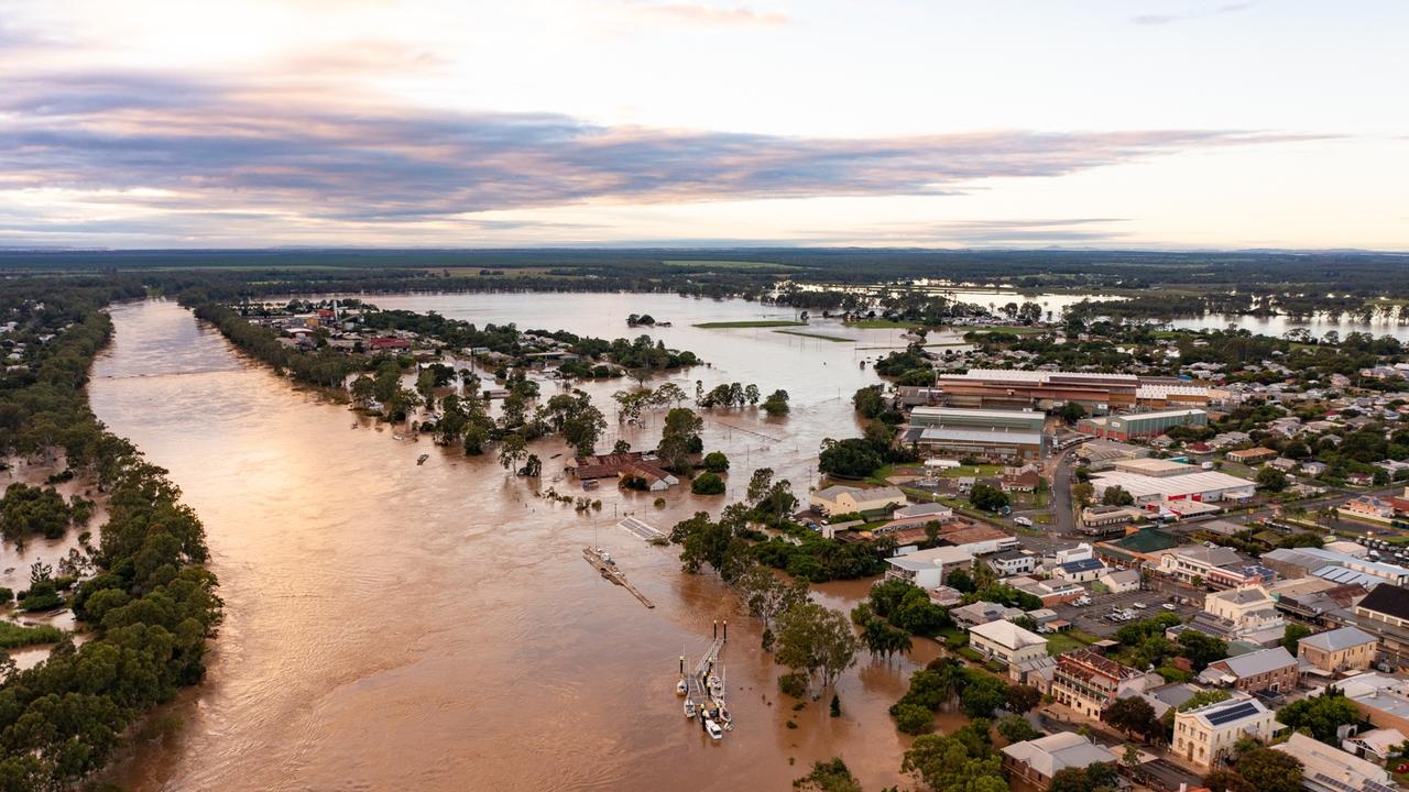 The Mary River rising steadily in Maryborough.