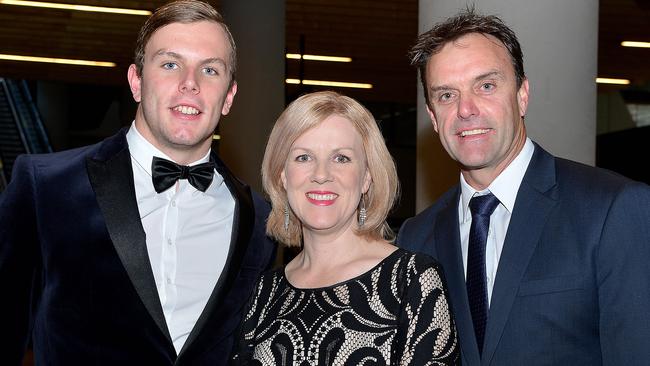 Kyle Chalmers with mum Jodie and dad Brett. Picture: Bianca De Marchi