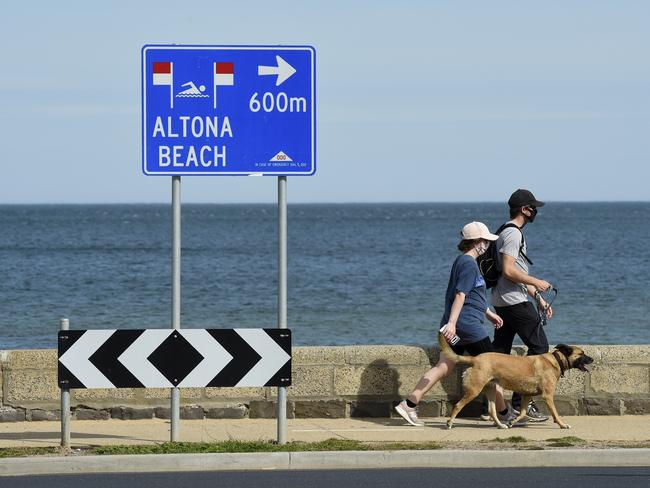 People exercise along Altona Esplanade in Melbourne's west. Picture: NCA NewsWire / Andrew Henshaw