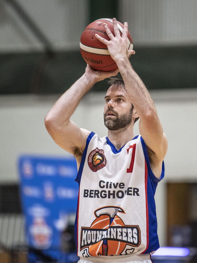 Cameron Weber setting up for a free-throw. Picture: Nev Madsen.