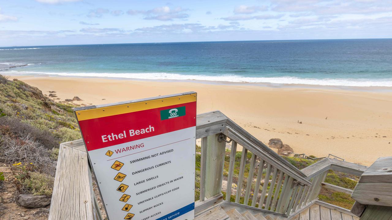 The warning signs leading down to Ethel Beach. Picture: NCA NewsWire / Ben Clark