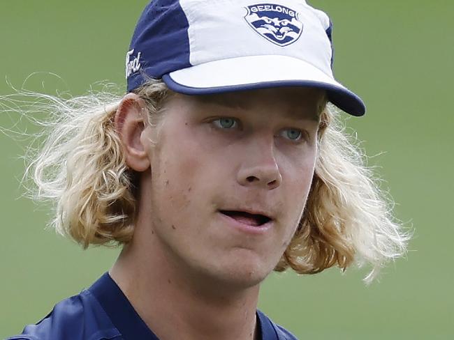 NCA. MELBOURNE, AUSTRALIA. 28th February, 2025 . AFL.  Geelong training  at GMHBA Stadium .   Sam De Koning of the Cats   during todays light session  .  Picture: Michael Klein