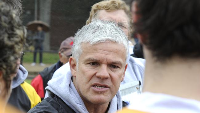 Graeme Yeats coaching Dandenong Stingrays.