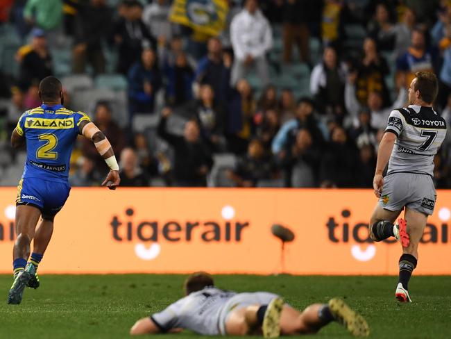 Semi Radradra breaks away to score the opening try. Picture: AAP