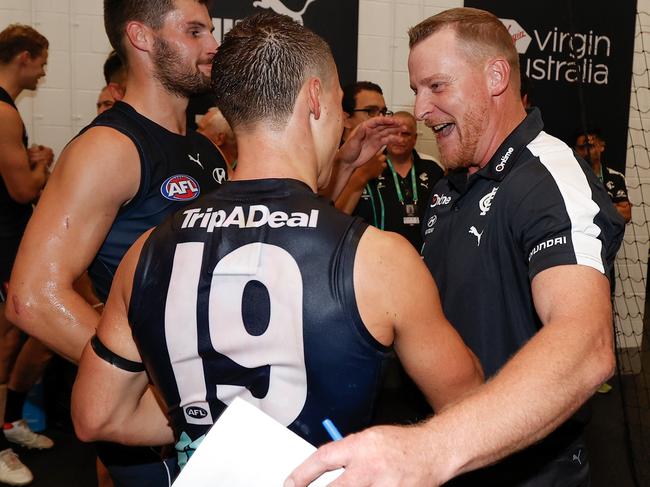 MELBOURNE, AUSTRALIA - MARCH 17: Corey Durdin of the Blues and Michael Voss, Senior Coach of the Blues celebrate during the 2022 AFL Round 01 match between the Carlton Blues and the Richmond Tigers at the Melbourne Cricket Ground on March 17, 2022 In Melbourne, Australia. (Photo by Michael Willson/AFL Photos via Getty Images)