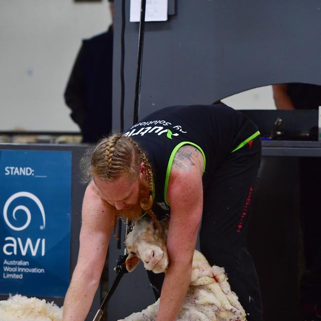 Jonathan Smith shows his shearing skills at Bendigo. Picture: Zoe Phillips